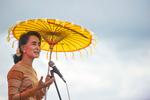 Aung San Suu Kyi har før fortalt, at hun som troende buddhist fandt fred med ensomheden i isolation, for lidelse er et af menneskets grundvilkår. Her er hun fotograferet i 2015.  Foto: Str/Ritzau Scanpix