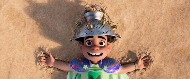 Rumnørd eller bare ensom? Den 11-årige Elio drømmer om at blive bortført af rumvæsner.  Foto: Pixar