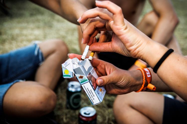 Danskerne køber færre cigaretter. Salget er faldet med 37 procent siden 2019. Også alkoholforbruget er dalende. Foto: Per Lange/Per Lange