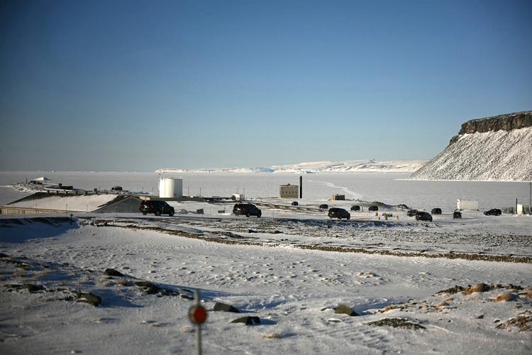 JD Vances karavane ses her ved militærbasen Pituffik Space Base - tidligere Thule-base - i marts.  Foto: Jim Watson/Ritzau Scanpix