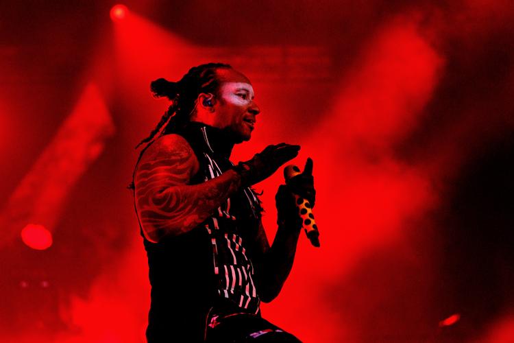 Rapperen Maxim i front for The Prodigy, der savnede Keith Flint, som døde i 2019. Foto: Jacob Ehrbahn