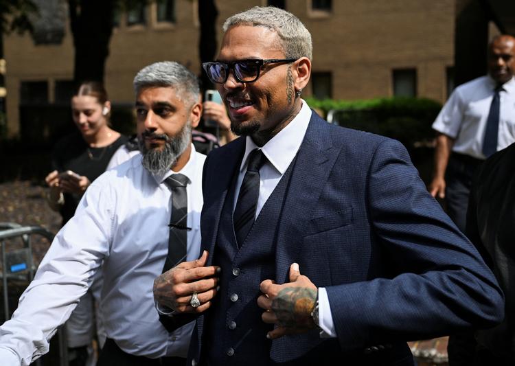 Chris Brown ses her foran Southwark Crown Court i London. Foto: Chris J Ratcliffe/Ritzau Scanpix