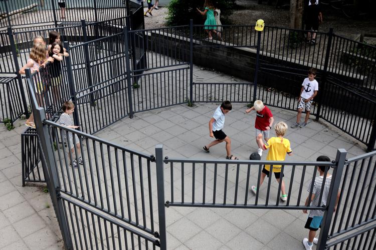 Københavns Kommune indfører en forsøgsordning, der giver børn i otte-ti skoler lov til at blive i børnehaven helt frem til skolestart. Børneforsker kalder afskaffelsen af majbørn for en god idé. Foto: Jesper Houborg