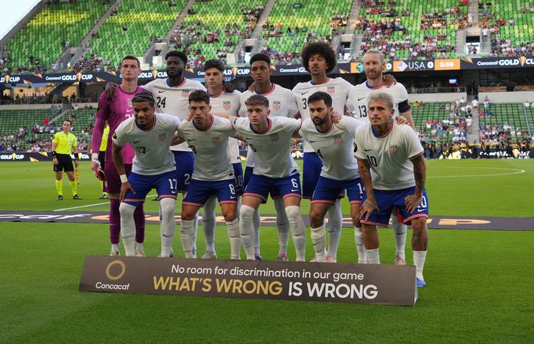 USA må undvære nogle af sit holds bedste spillere, fordi de skal spille klub-VM. Tilskuere i stort antal må holdet også undvære, som det kan ses på de halvtomme tribuner.  Foto: Daniel Dunn/Ritzau Scanpix