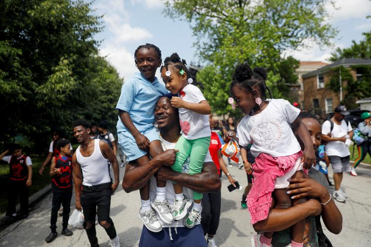 Juneteenth har hidti l været en national fridag til minde om ophævelsen af slaveriet, men præsident Trump mener, at fridagen mest af alt er en økonomisk belastning. Her fejres mindedagen i Chicago, Illinois. Foto: Octavio Jones/Ritzau Scanpix