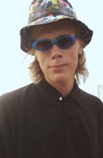 En noget yngre udgave af Emil Høj. Dengang han passede i en kasse for unge mænd i Vestjylland med hang til dyrt mærketøj. Foto: Privat