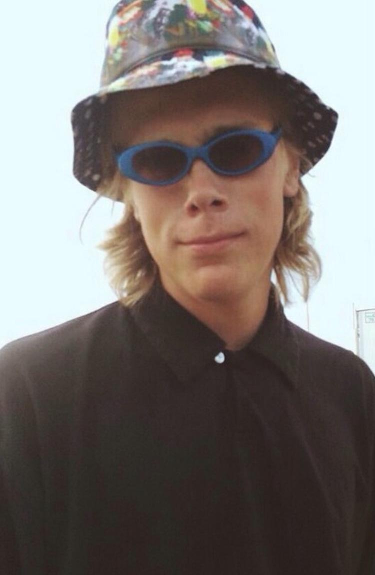 En noget yngre udgave af Emil Høj. Dengang han passede i en kasse for unge mænd i Vestjylland med hang til dyrt mærketøj. Foto: Privat