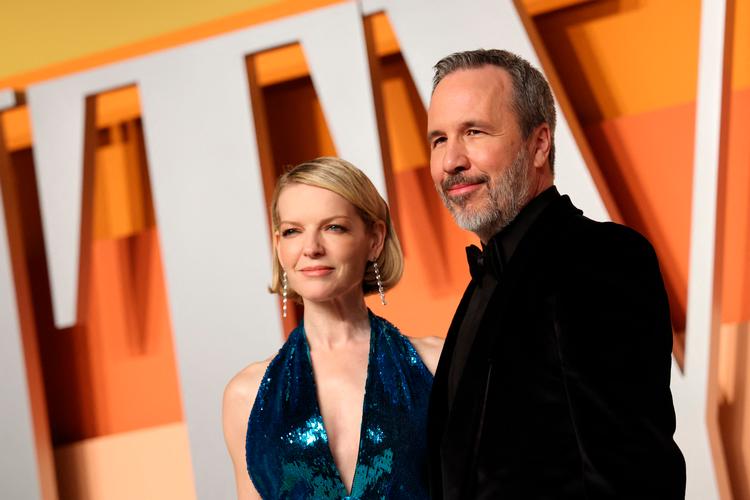 Denis Villeneuve (th.), her fotograferet ved Vanity Fairs Oscarfest, har over årene bl.a. vundet priser for film som 'Arrival', 'Dune' og 'Blade Runner 2049'. Foto: Michael Tran/Ritzau Scanpix