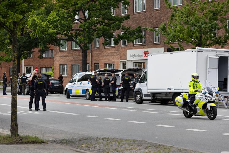 Mandag 16. juni blev en 47-årig kvinde dræbt af skud på åben gade på Frederikssundsvej i Brønshøj i København. En 61-årig mand, som er kvindens eksmand, er sigtet for drabet. Foto: Thomas Borberg