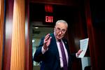 Lederen af det demokratiske mindretal i Senatet, Chuck Schumer, har sagt, at lovpakken med de 940 sider skal læses højt, inden debatten kan begynde Foto: Al Drago/Ritzau Scanpix
