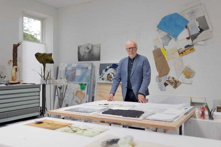     Billedkunstner og professor Torben Ebbesen arbejder og udstiller stadig. Foto: Miriam Dalsgaard