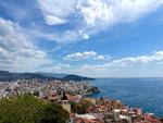 Kavala er spredt ud over flere bakketoppe. Her udsigten fra det gamle fort. 