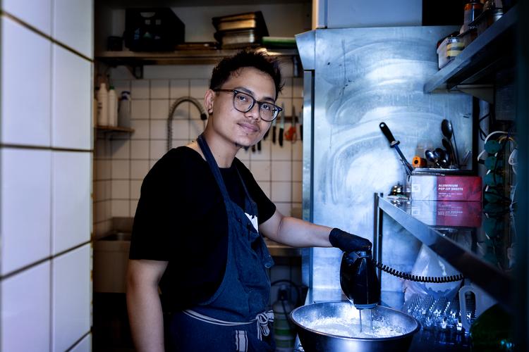 Nepalesere som Anmol Shrestha bliver beskyldt for at udnytte lovgivningen. Selv vil han bare gerne skabe sig selv et bedre liv. Foto: Finn Frandsen