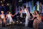 Der er meget galt mellem grevinde Luann de Lesseps (siddende) og Bethenny Frankel (stående) i 8. sæson af 'The Real Housewives of New York'. Ord som løgner og luder fyger gennem luften. Og har Bethenny egentlig også kopieret grevindens frisure? Foto: Charles Sykes/Bravo/NBCU Photo Bank/NBCUniversal via Getty Images