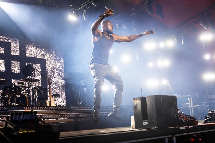 Stormzy showed how to handle 60,000 people and stir a massive sea of audience into huge whirlpools of mosh pits. Foto: Nicolai West