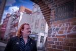 Vejnavnesamleren Peter Brodersen ved Vandkunsten i København, som i 1700-tallets retskrivning hed Wandkonsten, og som blev opkaldt efter et pumpeværk, der for længst er væk. Foto: Miriam Dalsgaard
