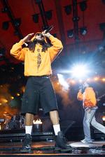 Alt var Orange, da Benny Jamz og Gilli gav den gas på Roskilde Festival. Foto: Thomas Borberg