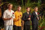 Tilbage står fra venstre Victor Emil, Anton, Frederik og Alexander med hver sin rose.  Foto: TV 2