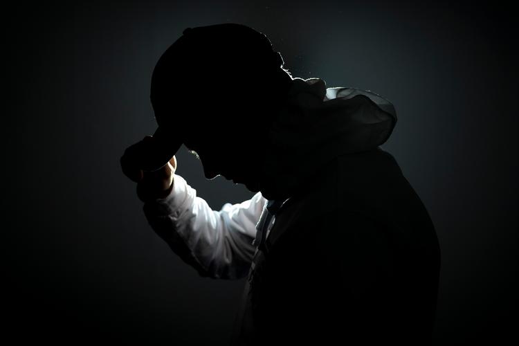 Vennerne bliver inviteret til et møde. Og her viser det sig, at Per skal i fængsel. For hvad får vi ikke at vide. ’Vores dømte ven’ er en intim fortælling om et venskab, der bliver stillet på en vild prøve. Spændende, men ikke uproblematisk fortalt. Arkivfoto: Emil Bay