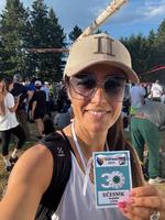 Almira Vojnikovic på fredsmarch i Bosnien. godt 30 kilometer per dag i tre dage.  Foto: Privatfoto