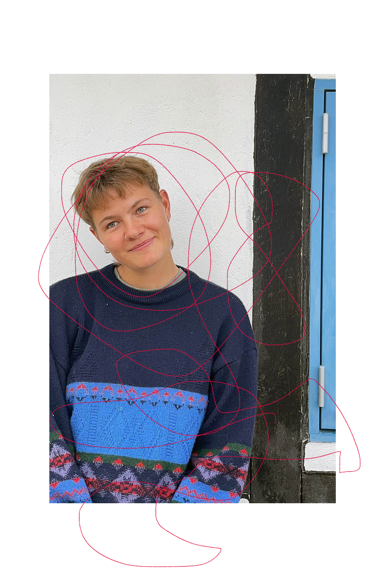 23-year-old Charlie Scurrah Grundsøe is surprised that 'søsken' isn't in the official dictionary. They use it often themselves and are also called that by their siblings. Foto: Kollage. Originalfoto: Privatfoto