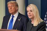 Donald Trump har blandt andet forsvaret justitsminister Pam Bondi, som ifølge den amerikanske præsident »gør et fantastisk stykke arbejde«. Foto: Ken Cedeno/Ritzau Scanpix