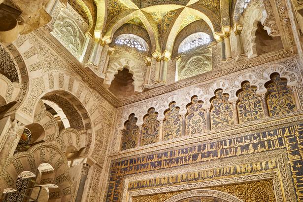 En mihrab er normalt en lille niche. I moské-katedralen i Córdoba er det et lille ottekantet rum. Foto: Christian Grønne