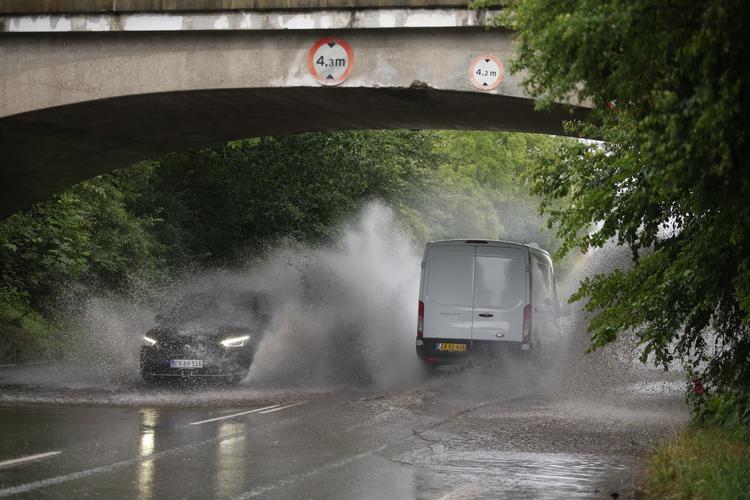Fredericia har allerede fået en pæn del regn - billedet er fra tidligere på dagen.  Foto: Thomas Borberg