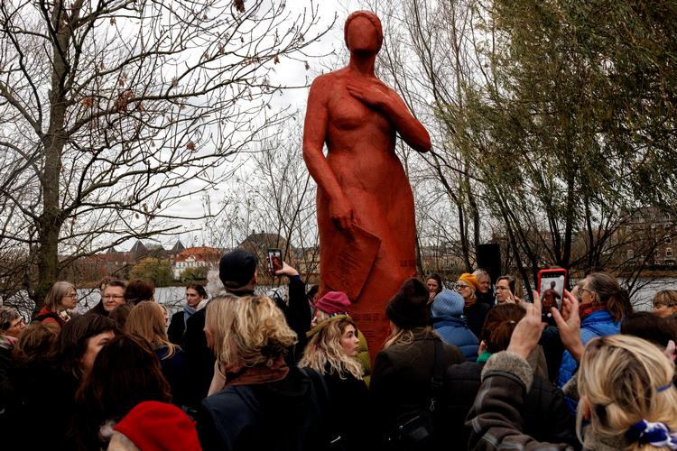 København fik sidste år en skulptur af grevinde Danner ved søerne. Den er skabt af kunstner Kirsten Justesen.  Foto: Jacob Ehrbahn
