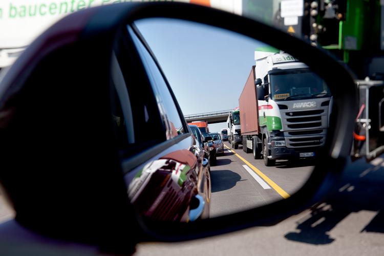 Kø på motorvej i Tyskland er en risiko, hvis du skal forbi Hamburg i denne weekend. Foto: Finn Frandsen