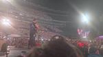 En mand og en kvinde blev fanget på storskærmen midt i en koncert – og resten tog internettet sig af. Det begyndte som morskab. Men det endte et helt andet sted, skriver kultursociolog Charlotte Foto: Skærmbillede fra video, AP/Ritzau Scanpix.