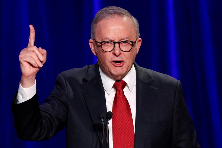 »Australske forældre skal vide, at vi støtter dem«, siger Anthony Albanese om de nye regler for sociale medier. Foto: Hollie Adams/Ritzau Scanpix