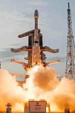 Onsdag opsendte Indien og USA en fælles satellit i rummet, som markerede et nyt niveau af strategisk samarbejde mellem de to lande. Men samme dag truede Trump inderne med nye toldsatser. Det skader forholdet, siger indisk ekspert. Foto: -/Ritzau Scanpix