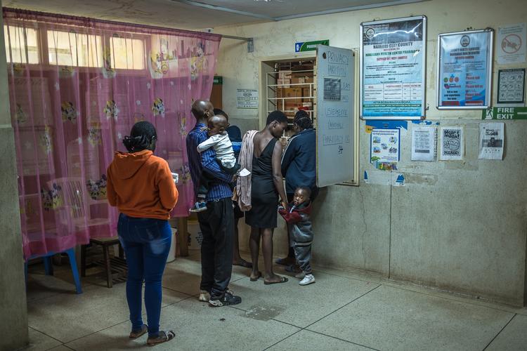 Millioner af p-piller, spiraler og p-stave var tiltænkt lægeklinikker i nogle af Afrikas fattigste lande. Men efter Trump-regeringen besluttede at afvikle USA’s agentur for udviklingsbistand, USaid, ligger de nu på et lager i Belgien. Her et billede fra Makadara-hospitalet i Nairobi i juli 2025. Foto: Brian Otieno/Ritzau Scanpix