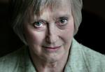 Efter Stella Rimington var gået på pension, brugte hun sin tid på at skrive spionthrillere. Hendes hovedperson, Liz Carlyle, var MI5-agent og arbejdede i et mandsdomineret miljø - nøjagtig som hun selv havde gjort gennem hele sin karriere.  Foto: Maria Fonfara/Ritzau Scanpix