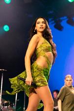 Dua Lipa var hovednavn på Roskilde i 2022 efter to coronaaflyste festivaler. Hendes koncert på Orange Scene fik fem hjerter her i avisen.  Foto: Tilde Døssing Tornbjerg