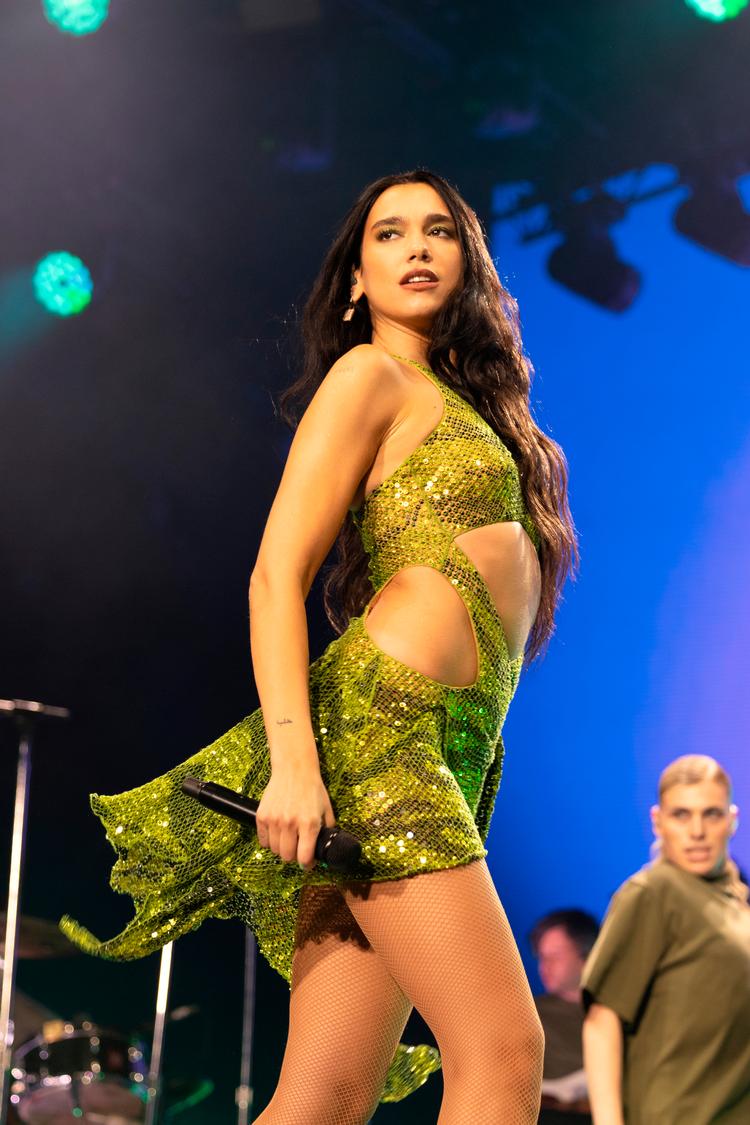 Dua Lipa var hovednavn på Roskilde i 2022 efter to coronaaflyste festivaler. Hendes koncert på Orange Scene fik fem hjerter her i avisen.  Foto: Tilde Døssing Tornbjerg