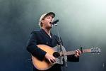 I lørdags stod Hjalmer på Smukfests Bøgescene for første gang. Hans far, Kim Larsen, spillede en af sine sidste koncerter samme sted.  Foto: Helle Arensbak/Ritzau Scanpix