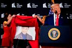 Sylvester Stallone var blandt de fem navne, som USA's præsident, Donald Trump, onsdag afslørede som modtagere af den prestigefyldte Kennedy Center Honors. Foto: Andrew Harnik/Ritzau Scanpix