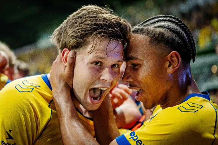 »Det topper alle oplevelser i min karriere. Det var vildt«, siger Filip Bundgaard, der scorede to mål for Brøndby. Foto: Mads Claus Rasmussen/Ritzau Scanpix
