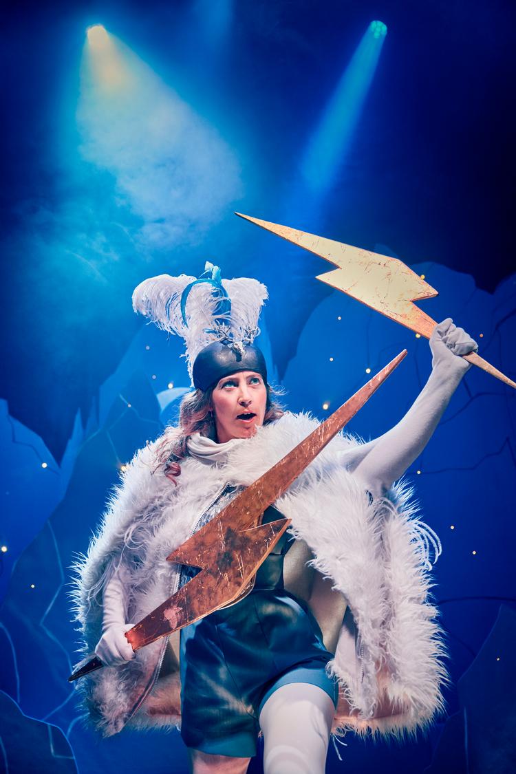 Filippa Suenson er rigtig god som valkyrien Brünnhilde, der kækt synger sit kampråb 'hojo-tjohoo!' Foto: Emilia Therese