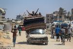  Palæstinenser på flugt fra det nordlige Gaza, mens det israelske militær forbereder sig på at presse de palæstinensiske indbyggere i Gaza City til den sydlige del af landstriben. Foto: Mahmoud Issa/Ritzau Scanpix