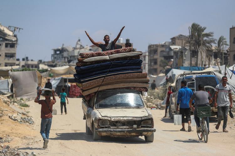  Palæstinenser på flugt fra det nordlige Gaza, mens det israelske militær forbereder sig på at presse de palæstinensiske indbyggere i Gaza City til den sydlige del af landstriben. Foto: Mahmoud Issa/Ritzau Scanpix