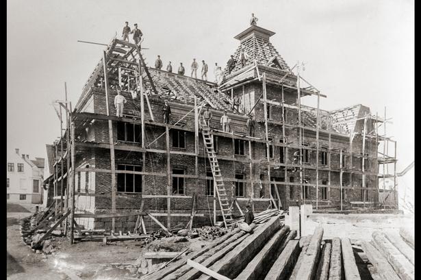 Byggeboom på Nordbornholm: Strandhotellet rejste sig lige før verdenskrigen – akkurat som andre pragtfuldt beliggende hoteller, der igen tiltrækker selvforkælende gæster med sans for det originale, oprindelige og overdådige. Foto: Bornholms Museum