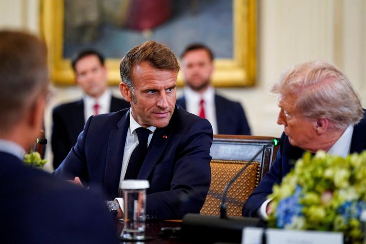 Frankrigs præsident Emmanuel Macron fremhæves som en, der har tæft for at håndtere Donald Trump med både smiger og lette berøringer, men også som en, der ikke er bange for at irettesætte den amerikanske præsident. Foto: Alexander Drago/Ritzau Scanpix