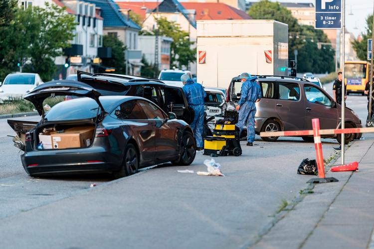 Det var på Roskildevej i Valby ud for en BabySam-butik, at ulykken, der kostede en 65-årig mand livet, skete. Den tiltalte i sagen nægter sig skyldig i alle sigtelser, som politiet har rejst. Foto: Steven Knap/Ritzau Scanpix