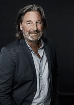 Jens Høvsgaard, f. 1956, er forfatter, journalist og dokumentarist. Han har bl.a. skrevet  'Det koster et kongerige - bag om kongehusets penge og privilegier'.  Foto: Morten Holtum