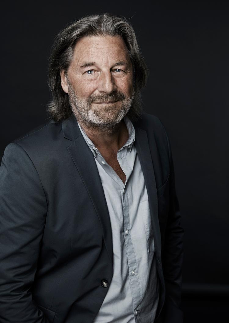 Jens Høvsgaard, f. 1956, er forfatter, journalist og dokumentarist. Han har bl.a. skrevet  'Det koster et kongerige - bag om kongehusets penge og privilegier'.  Foto: Morten Holtum