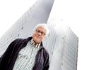 Skaberen og ejeren af Cabinn-hotellerne, ingeniør Niels Fennet, her fotograferet foran Cabinn i Ørestad  i anledning af hans 70-års fødselsdag. Arkivfoto: Finn Frandsen