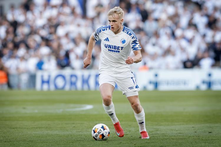 I løbet af sidste sæson fik Victor Froholdt så eksplosivt et gennembrud for FC København, at klubben regner ham som et af sine største talenter nogensinde. Han opnåede debut på landsholdet - og blev solgt i sommer til FC Porto for cirka 150 millioner kroner.  Foto: Jens Dresling